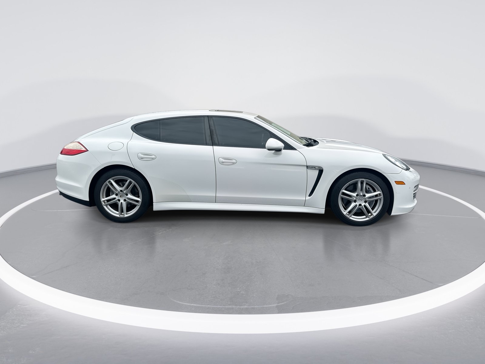 Used 2012 Porsche Panamera image 10