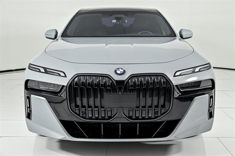 Used 2024 BMW 760i xDrive AWD/4WD image 7