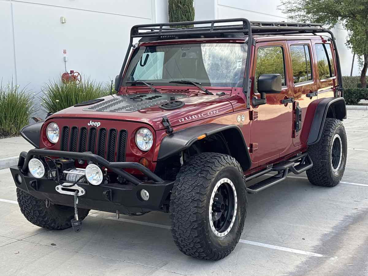 Used 2013 Jeep Wrangler Unlimited Rubicon w/ Connectivity Group AWD/4WD image 7