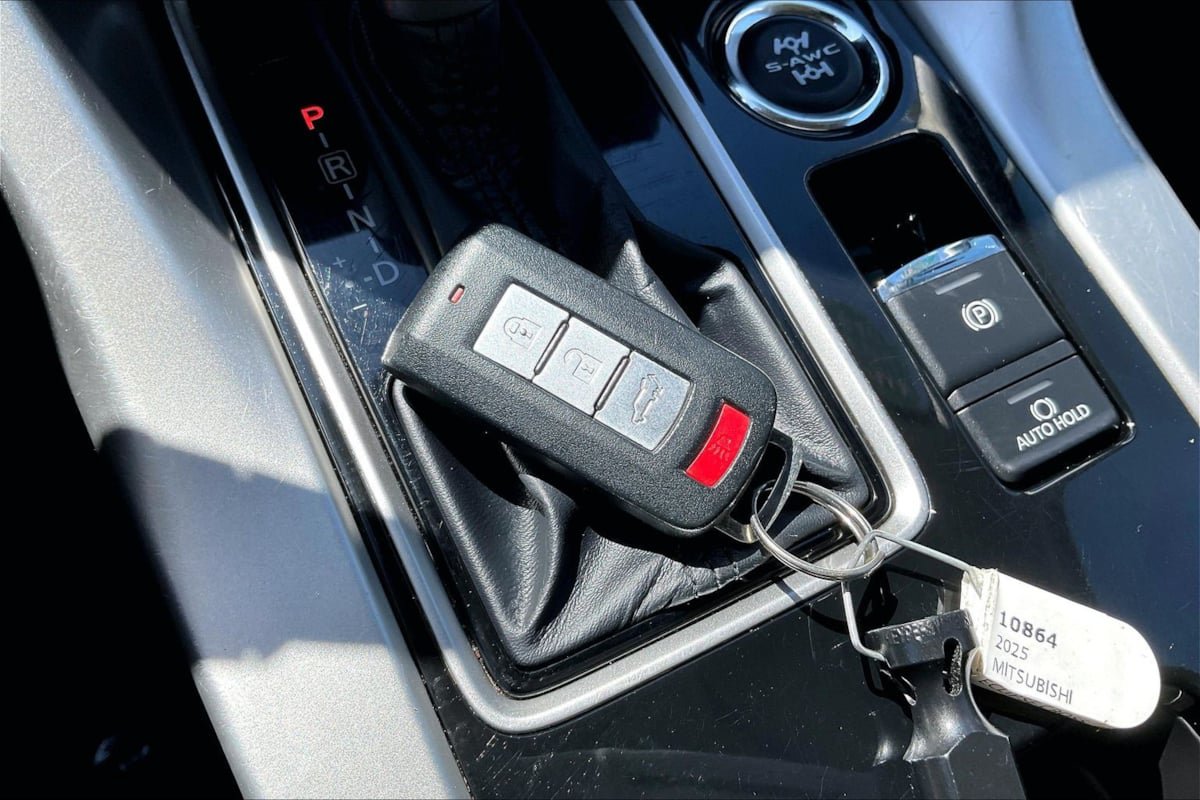 Used 2025 Mitsubishi Eclipse Cross AWD image 10