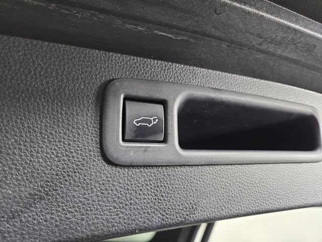 Used 2021 Toyota Highlander XLE AWD/4WD image 30