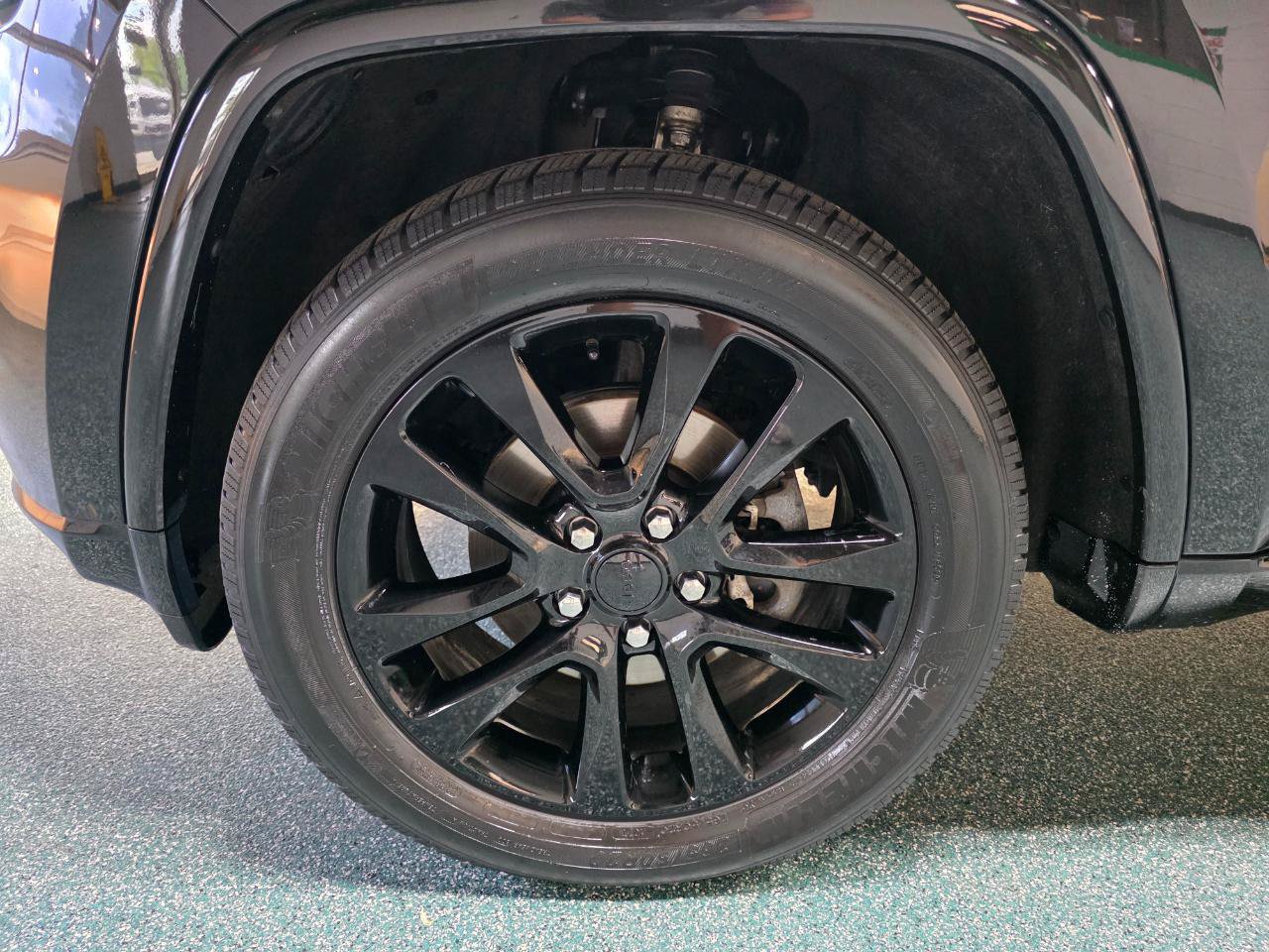 Used 2017 Jeep Grand Cherokee Altitude AWD/4WD image 12