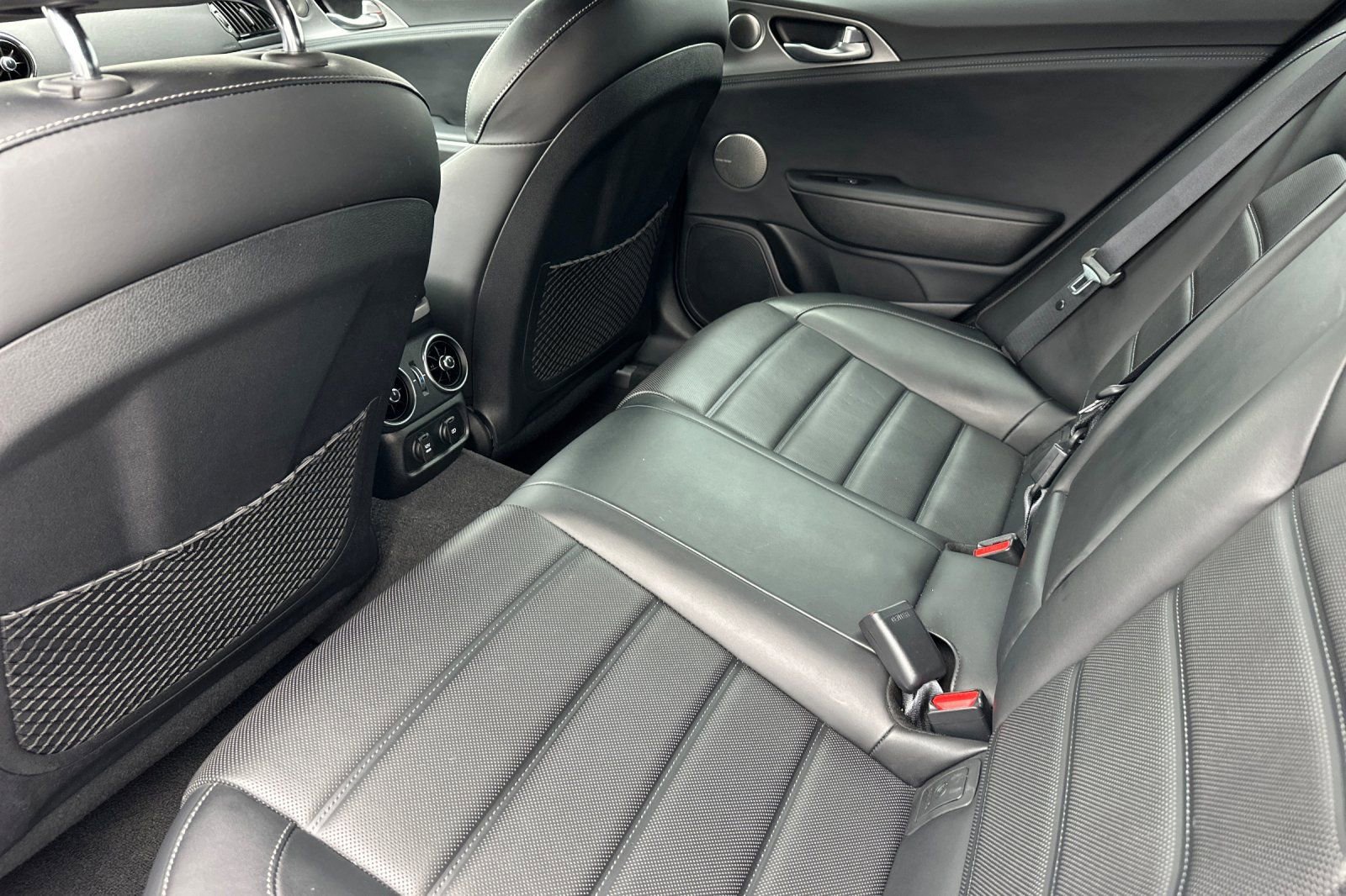 Used 2018 Kia Stinger GT2 RWD image 9