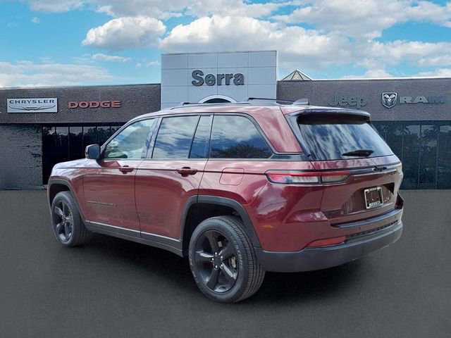 Used 2024 Jeep Grand Cherokee Altitude AWD/4WD image 4