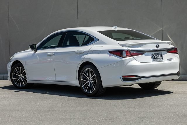 Used 2025 Lexus ES 300h w/ Premium Package FWD image 3