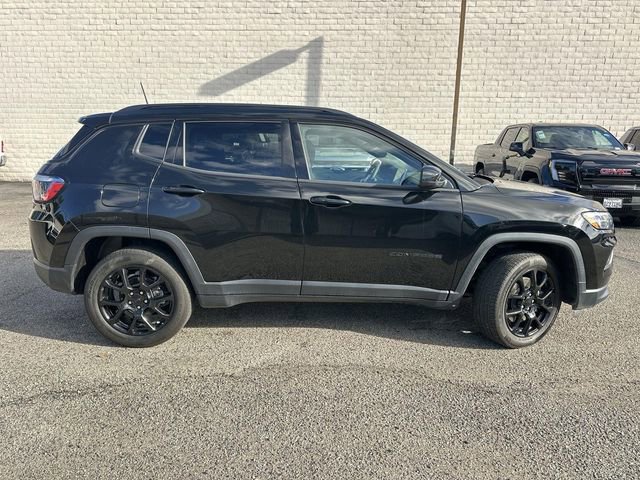 Used 2023 Jeep Compass Altitude image 3
