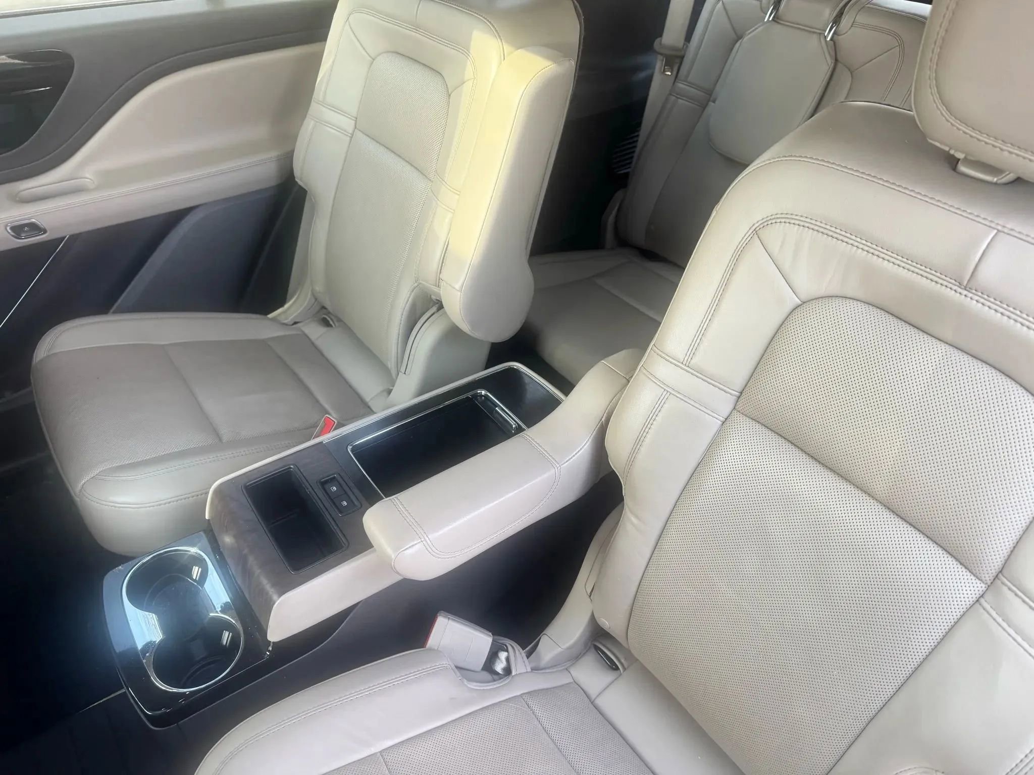 Used 2020 Lincoln Aviator Reserve w/ Equipment Group 201A image 28