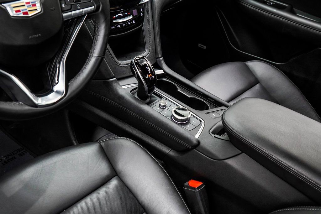 Used 2025 Cadillac XT6 Premium Luxury image 16