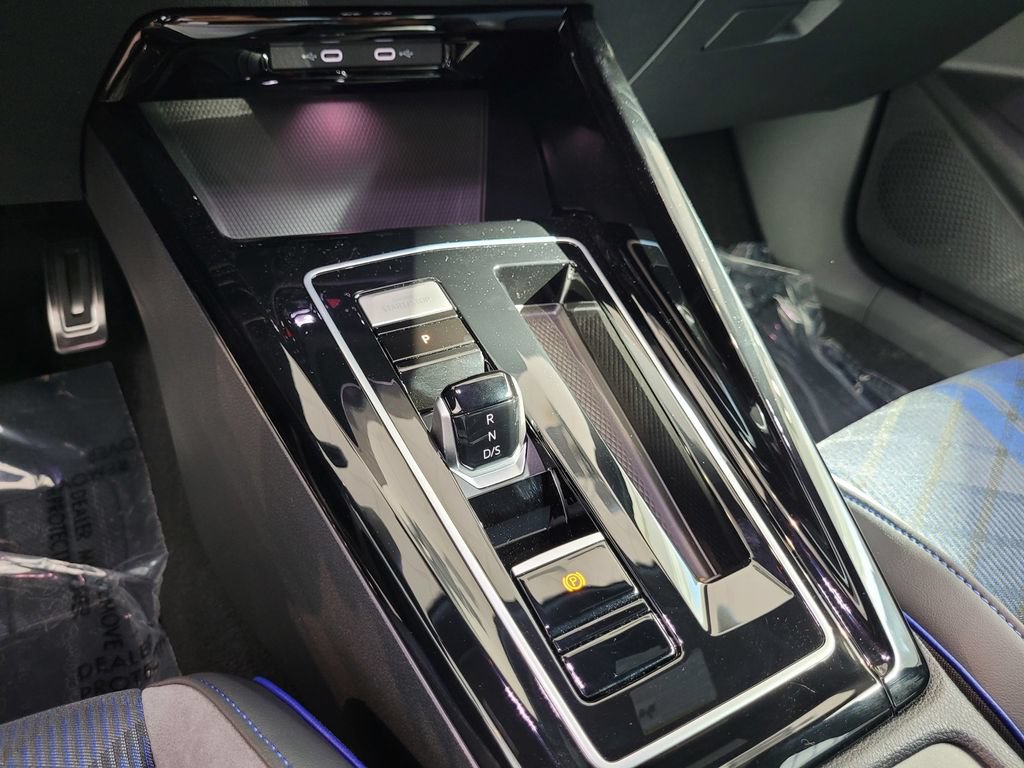 New 2025 Volkswagen Golf R Black Edition AWD/4WD image 20