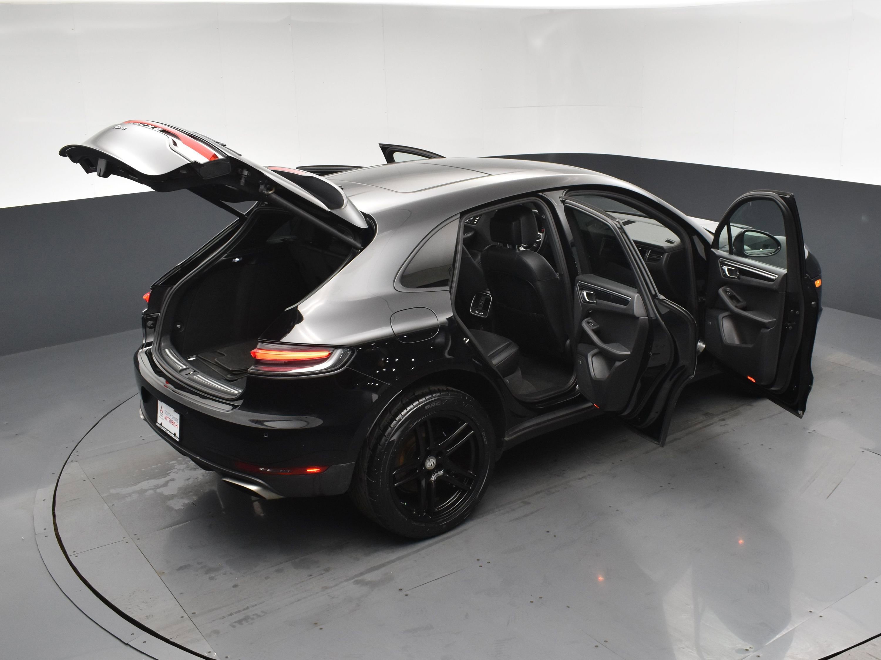 Used 2019 Porsche Macan AWD/4WD image 25