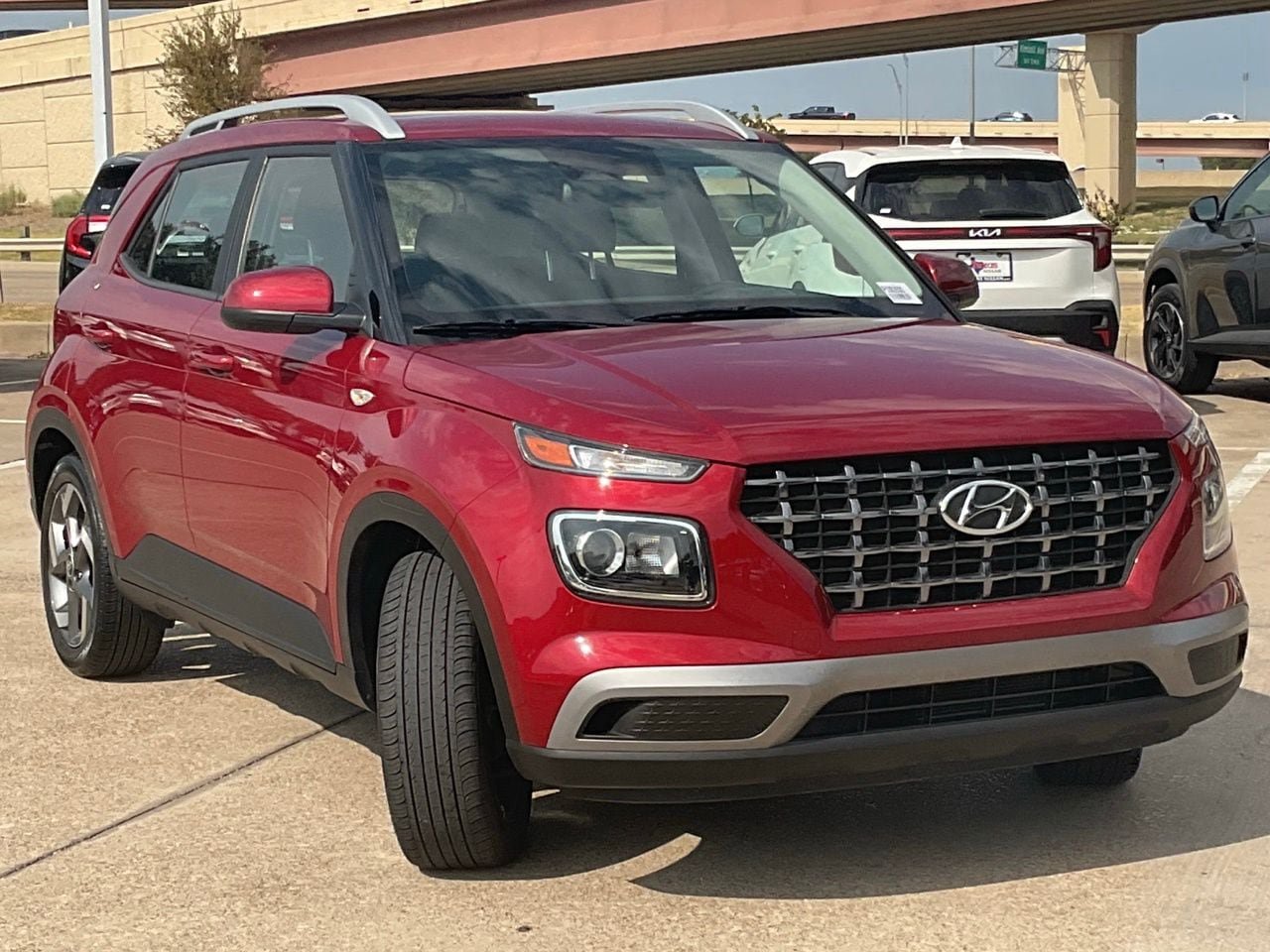Used 2025 Hyundai Venue SEL FWD image 3