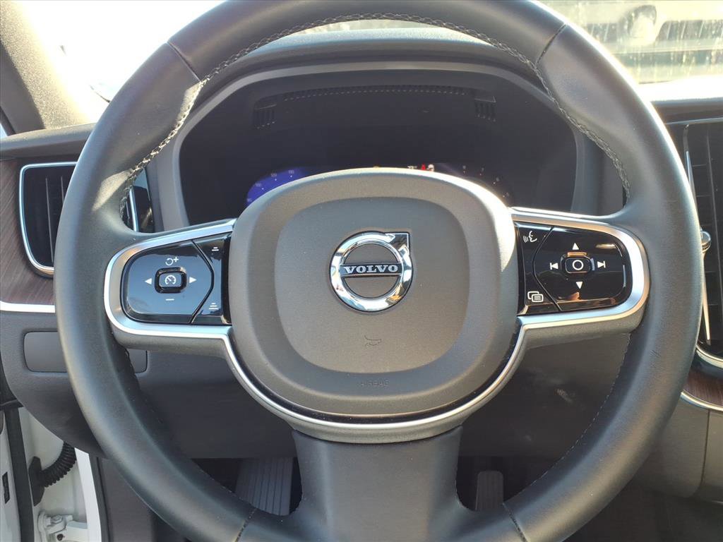 Certified 2023 Volvo XC60 B5 Plus w/ Protection Package Premier image 28