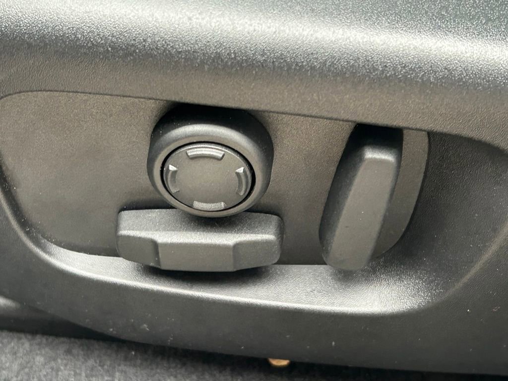 Used 2025 Land Rover Range Rover Velar Dynamic SE image 26