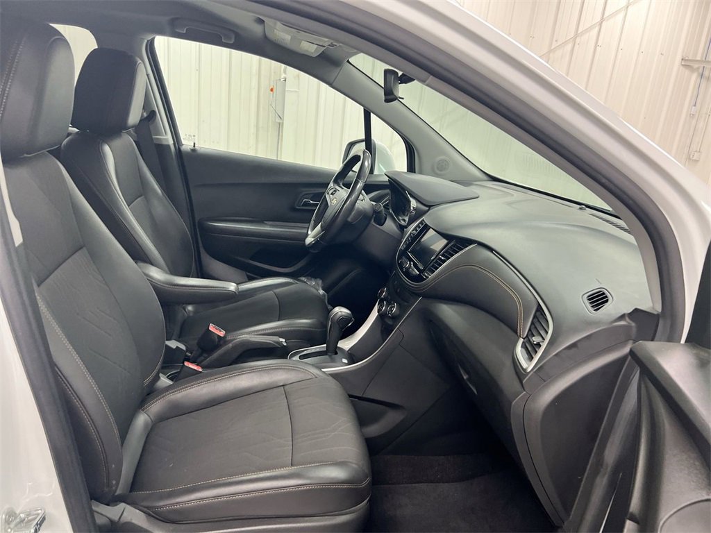 Used 2022 Chevrolet Trax LT w/ LT Convenience Package image 21