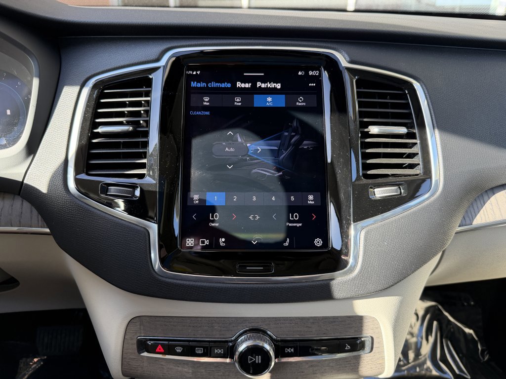 Used 2023 Volvo XC90 B6 Plus w/ Protection Package Premier image 24