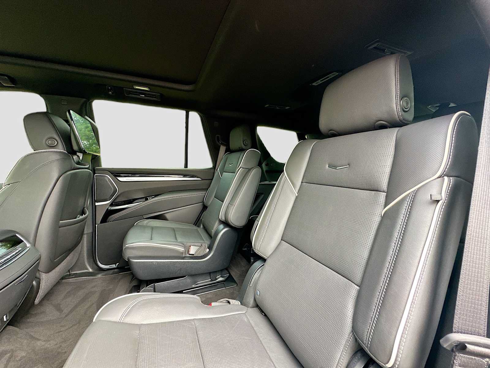 Used 2025 Cadillac Escalade Sport w/ LPO, Floor Liner Package AWD/4WD image 26