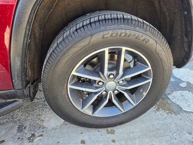 Used 2018 Jeep Grand Cherokee Limited image 27