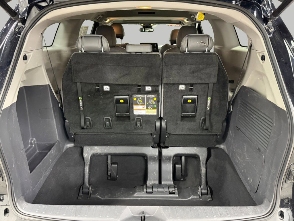 Used 2021 Toyota Sienna XLE image 9