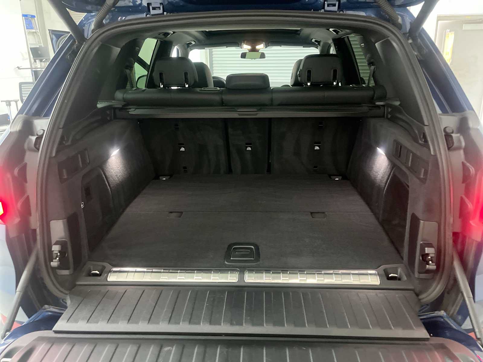Used 2021 BMW X5 xDrive45e w/ Parking Assistance Package AWD/4WD image 27