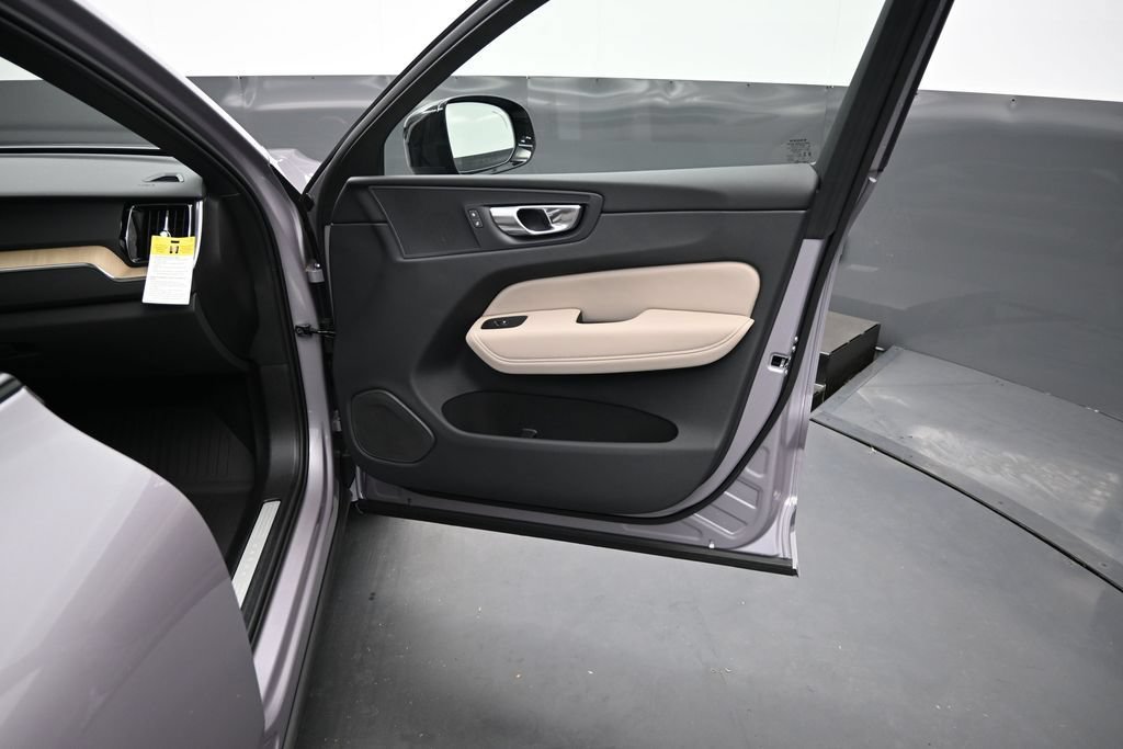New 2026 Volvo XC60 B5 Plus w/ Climate Package PRO AWD/4WD image 20