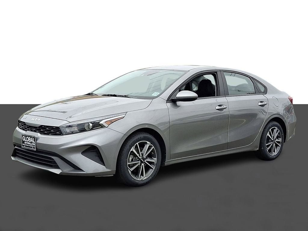 Used 2022 Kia Forte LXS FWD image 3