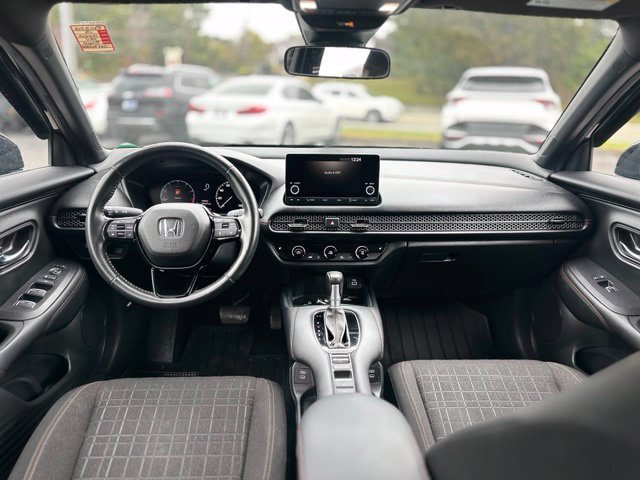 Used 2025 Honda HR-V Sport image 17