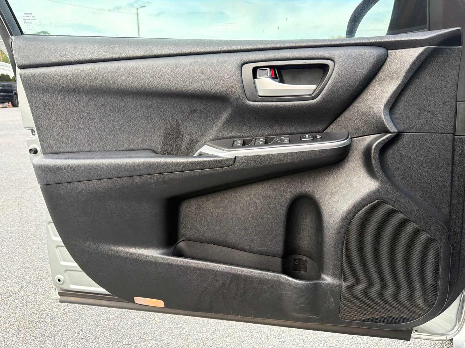 Used 2017 Toyota Camry SE FWD image 15