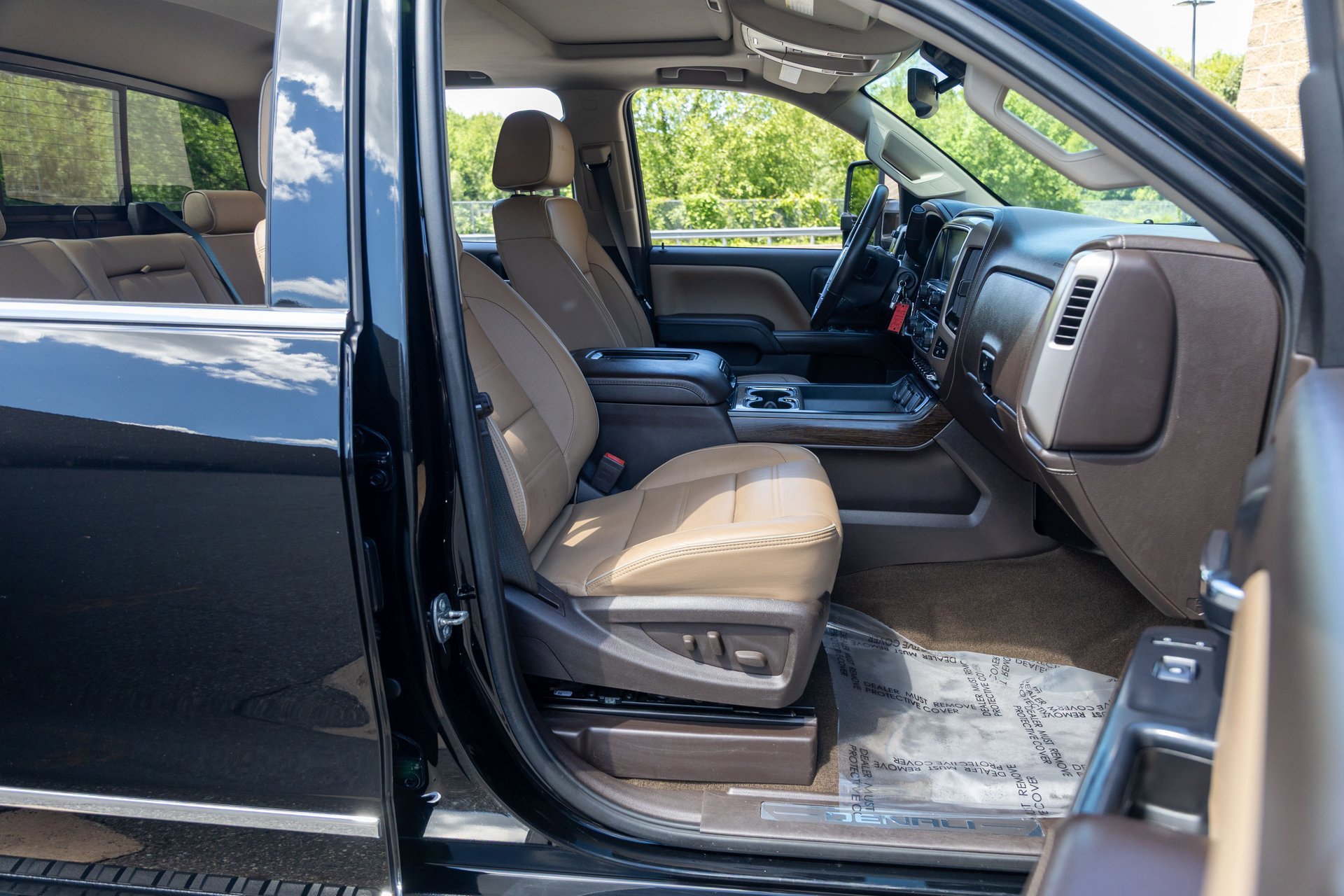 Used 2017 GMC Sierra 2500 Denali w/ Duramax Plus Package AWD/4WD image 30