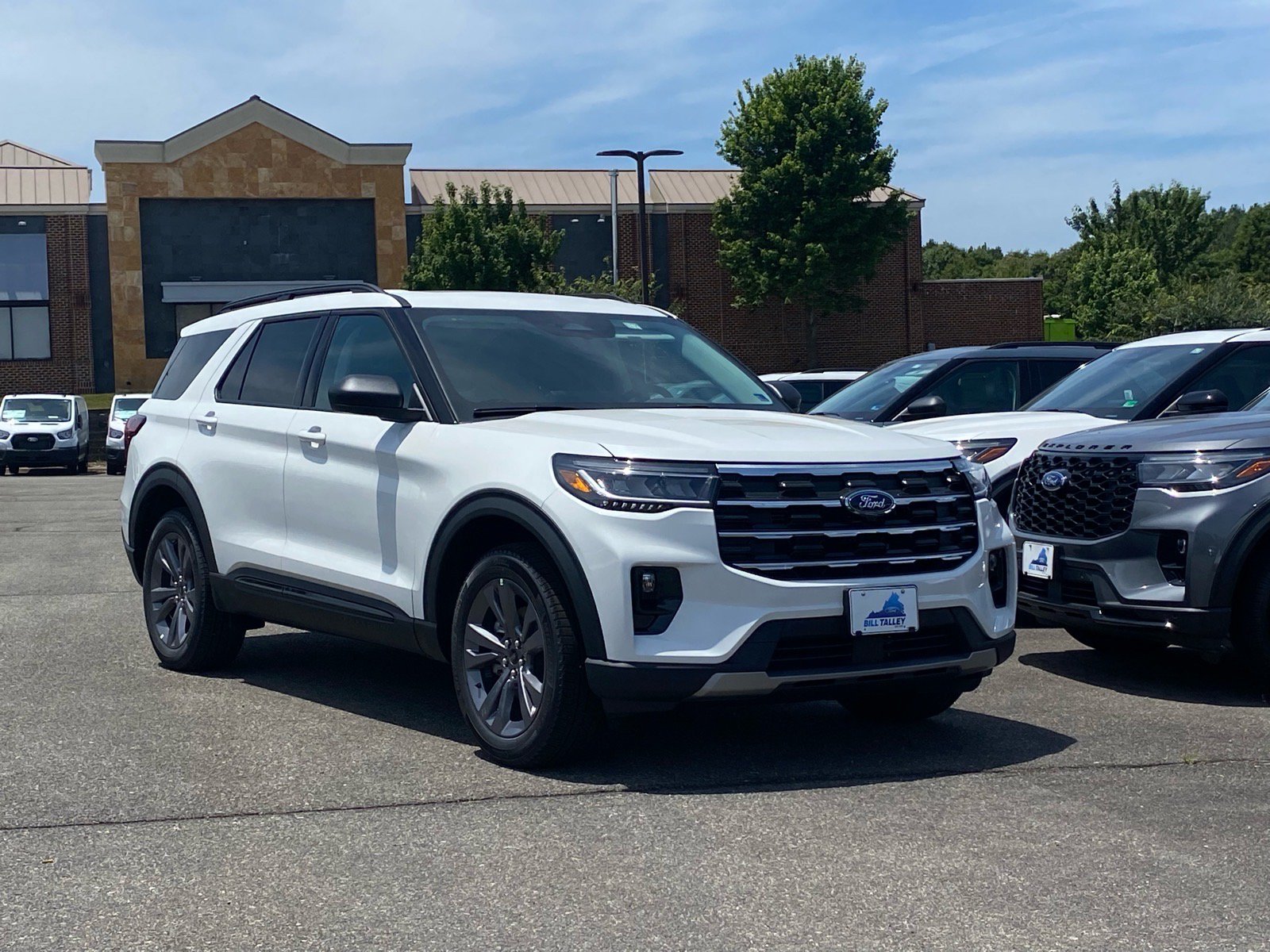 New 2026 Ford Explorer Active w/ Active Comfort Package AWD/4WD image 2