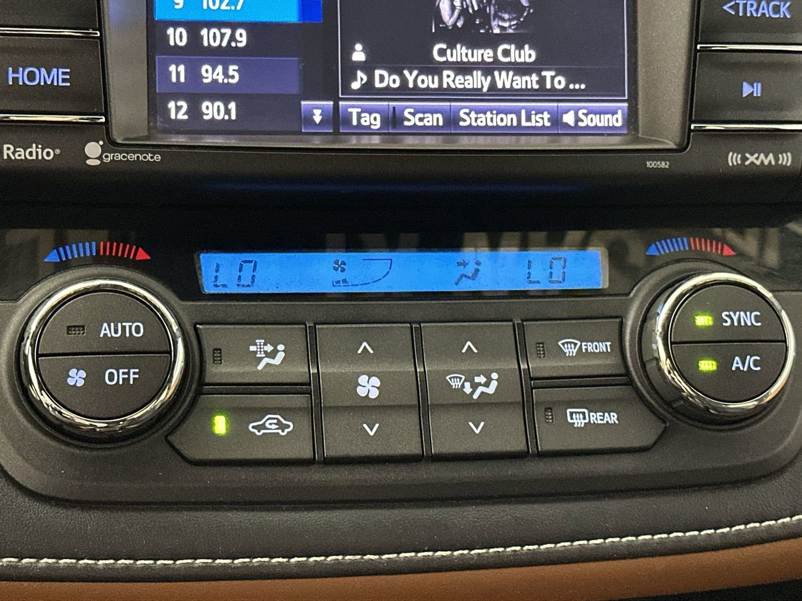 Used 2017 Toyota RAV4 SE image 23