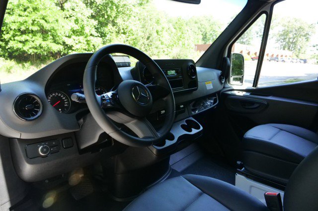 Used 2025 Mercedes-Benz Sprinter 2500 image 2