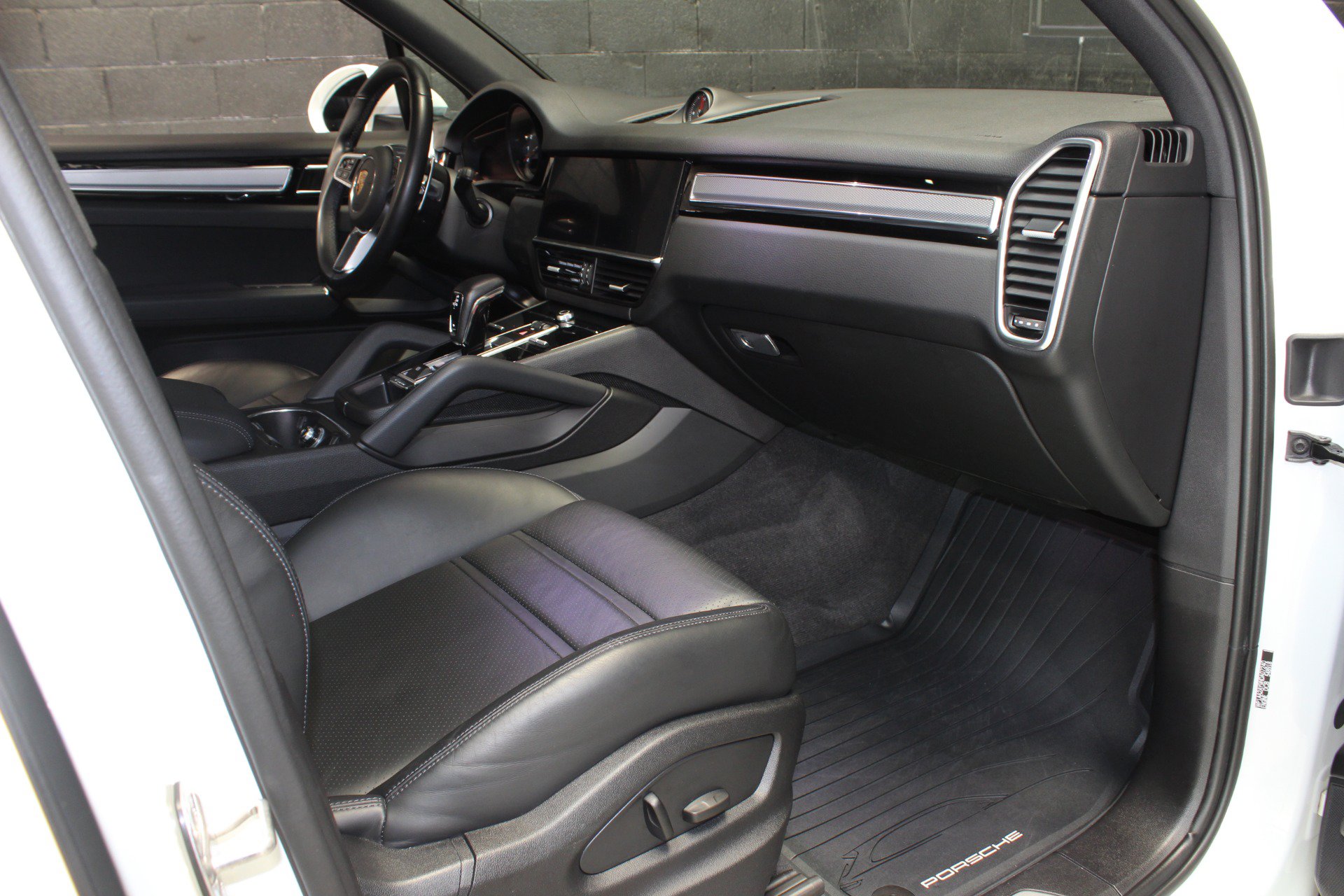 Used 2022 Porsche Cayenne Platinum Edition AWD/4WD image 50