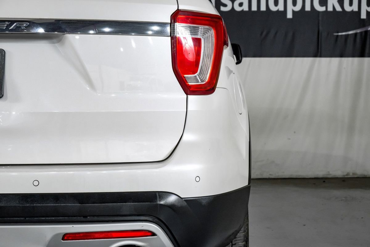 Used 2017 Ford Explorer XLT w/ Equipment Group 202A FWD image 42