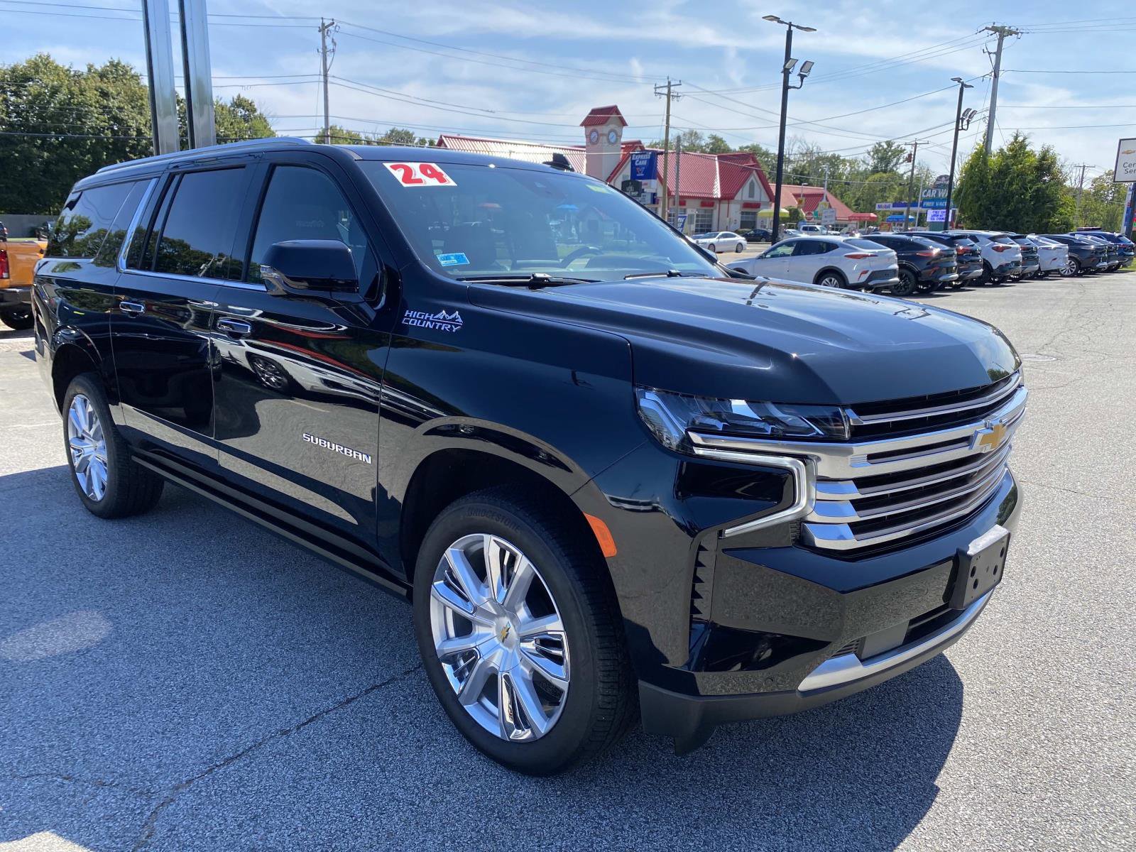 Used 2024 Chevrolet Suburban High Country w/ Premium Package 2 AWD/4WD image 9