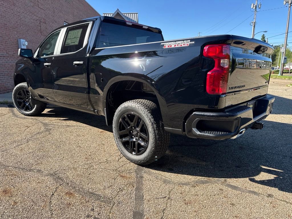 New 2026 Chevrolet Silverado 1500 Custom Trail Boss w/ LPO, Dark Essentials Package AWD/4WD image 3