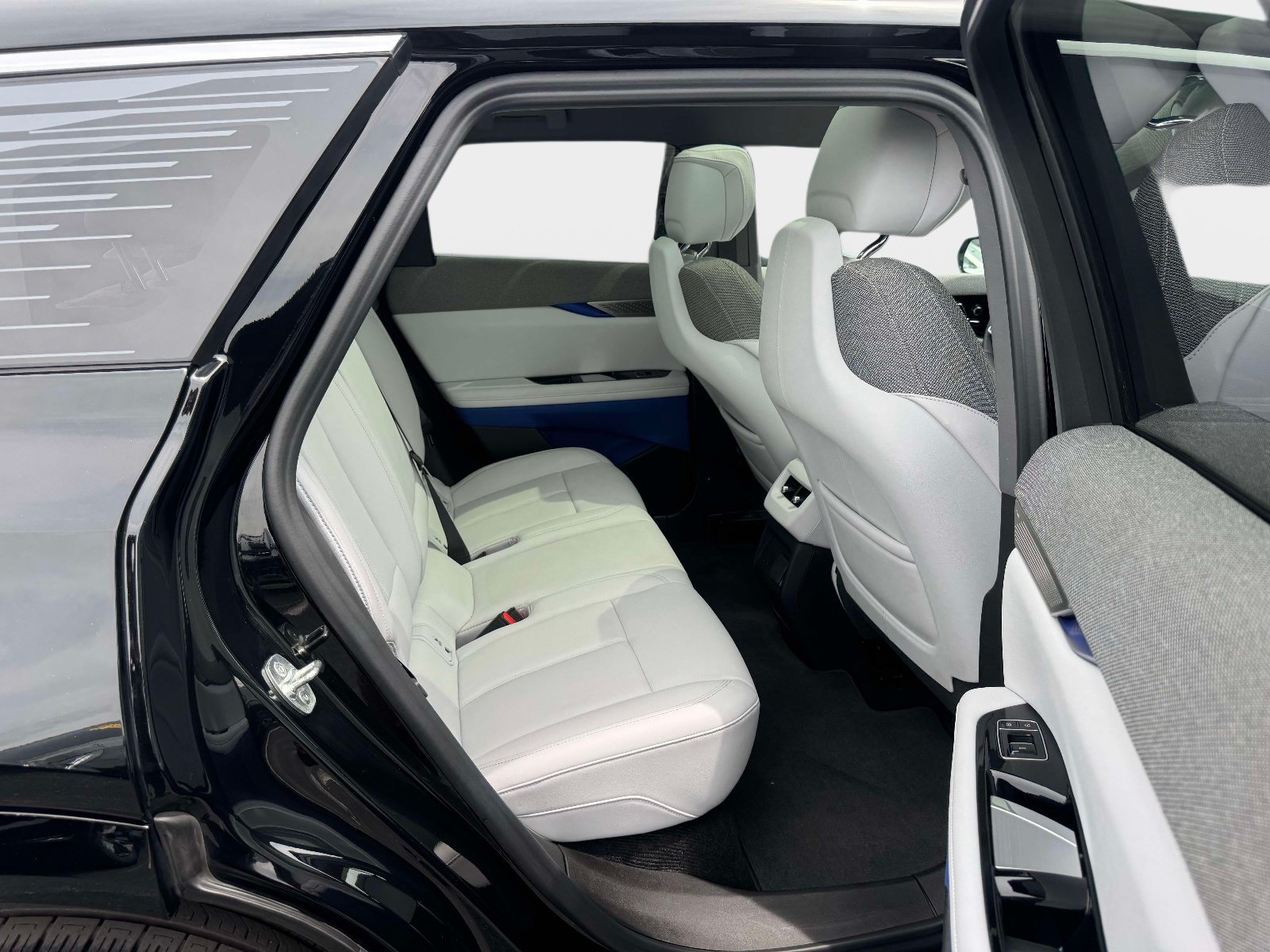 Certified 2025 Cadillac Optiq Luxury 1 AWD/4WD image 15