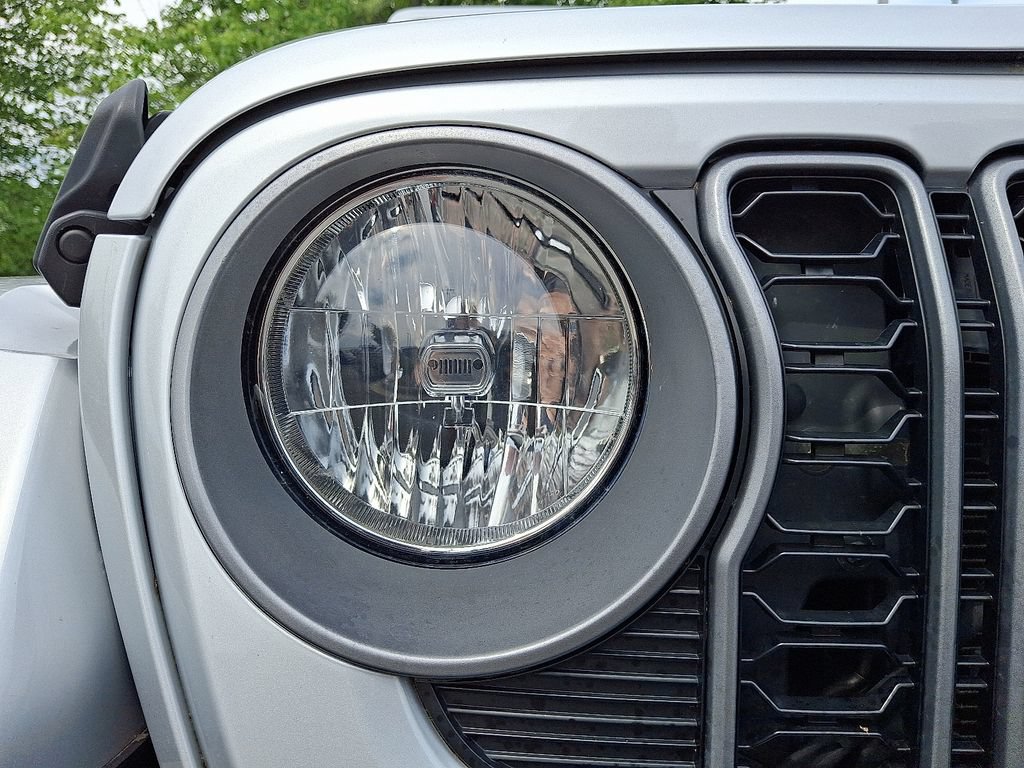 Used 2024 Jeep Wrangler Unlimited AWD/4WD image 9