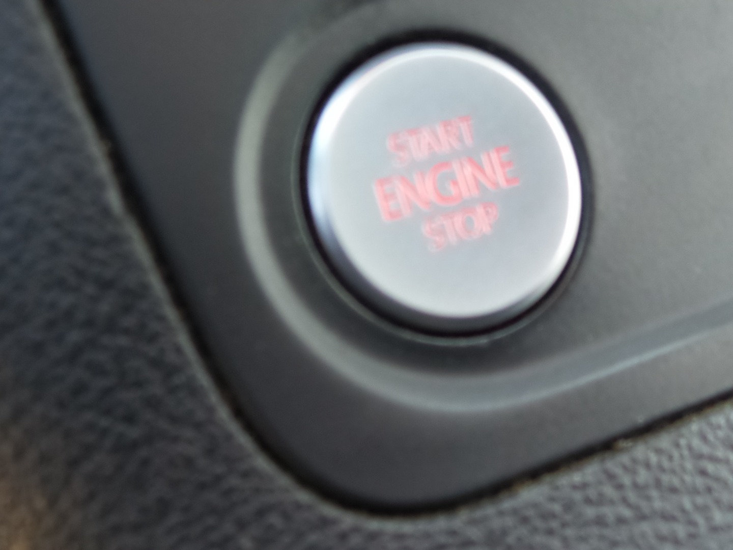 Used 2015 Volkswagen Tiguan R-Line FWD image 46