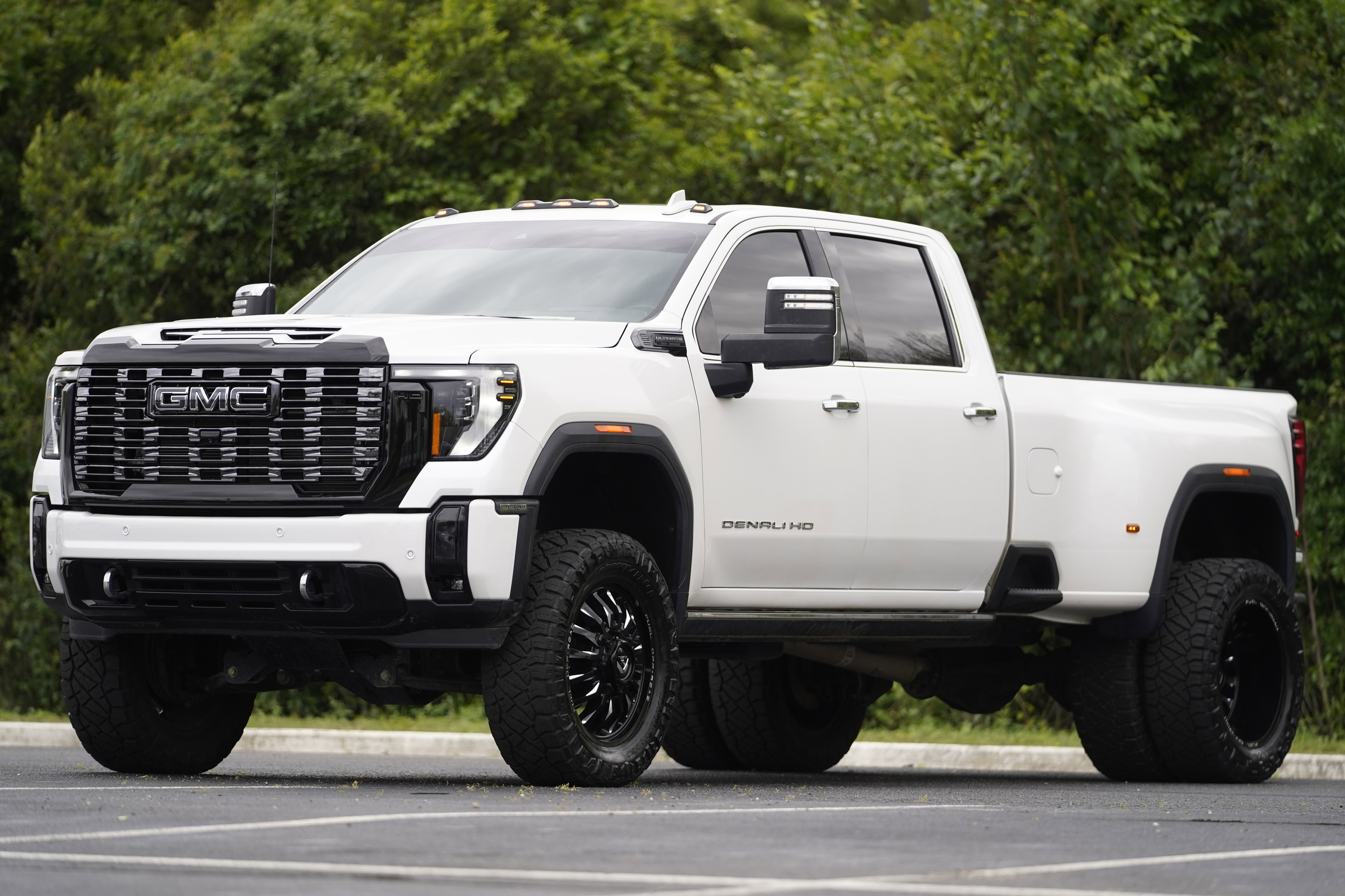Used 2025 GMC Sierra 3500 Denali Ultimate AWD/4WD image 37