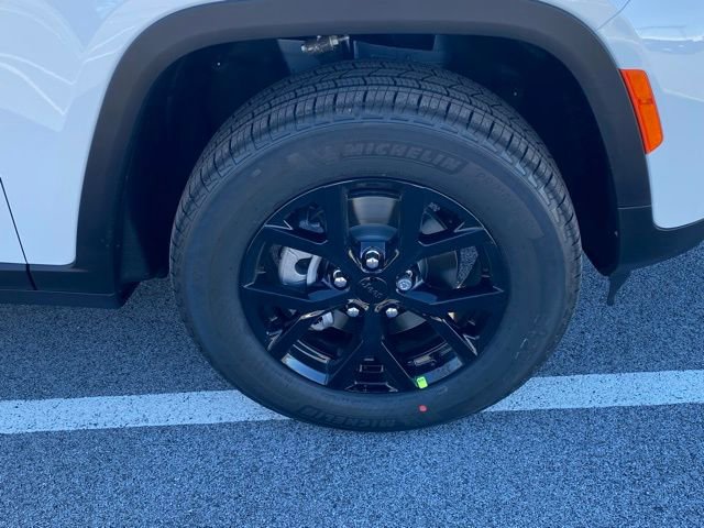 New 2025 Jeep Grand Cherokee Altitude AWD/4WD image 11