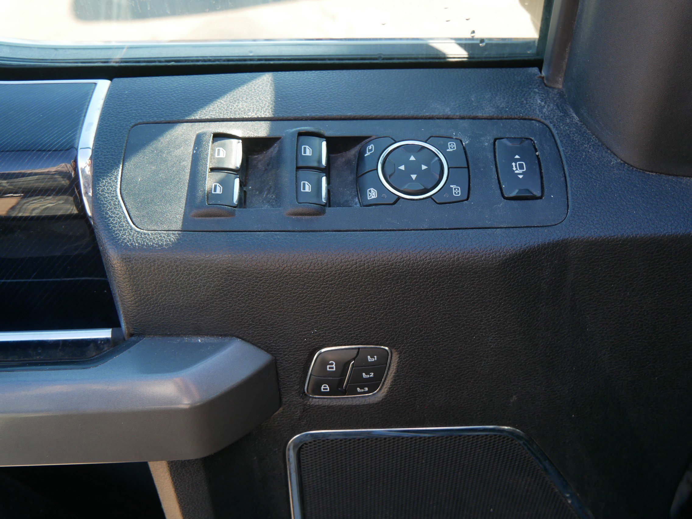 Used 2021 Ford F350 Platinum w/ Tremor Off-Road Package image 20