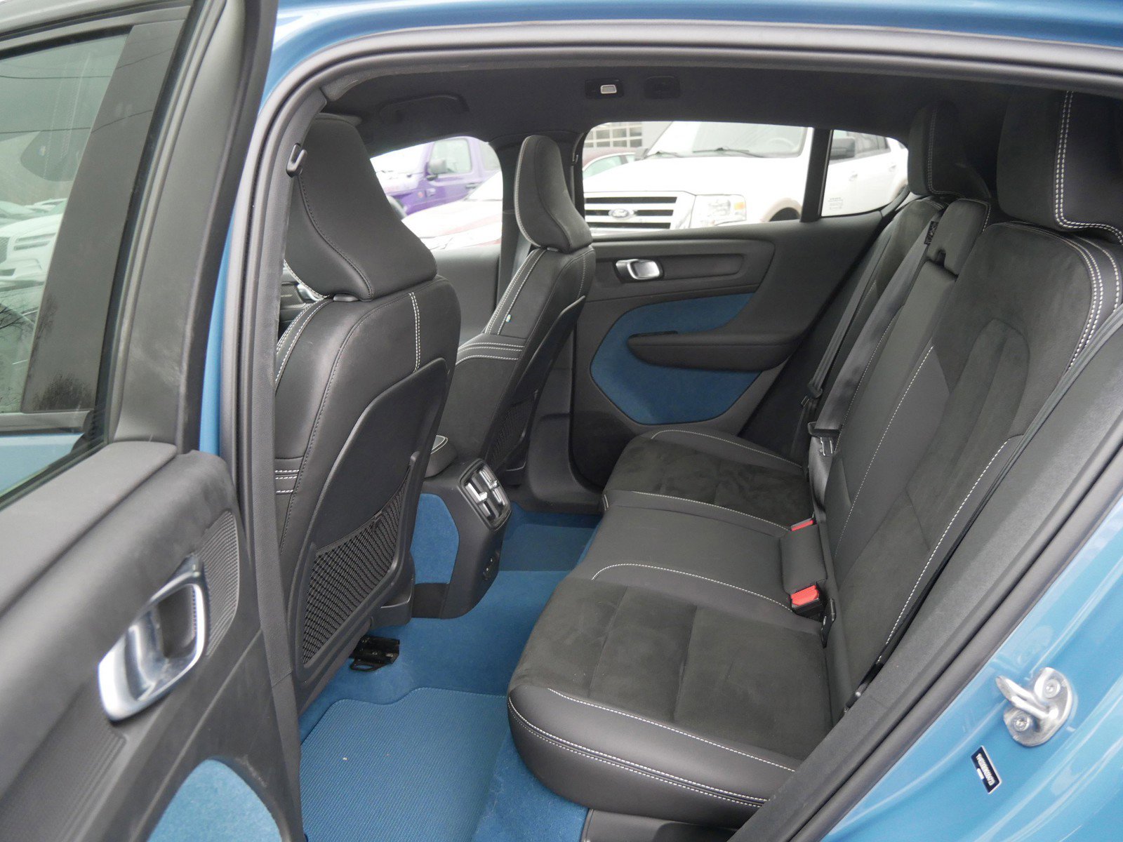 Used 2022 Volvo C40 P8 Recharge Ultimate image 10