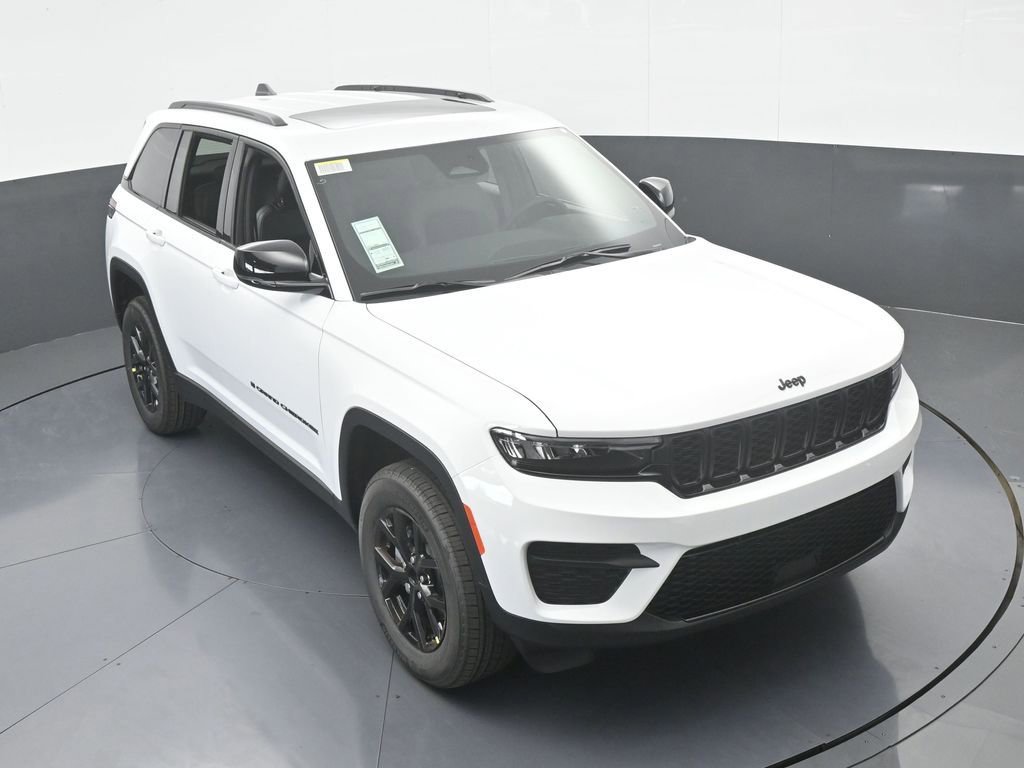 Used 2025 Jeep Grand Cherokee Altitude image 48