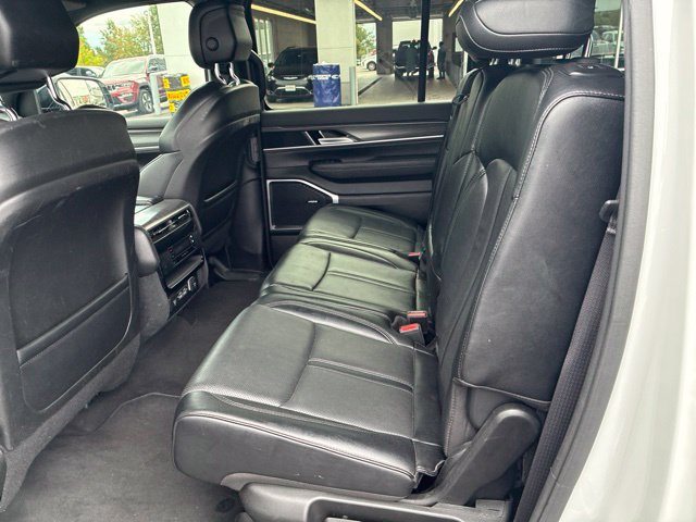 Used 2024 Jeep Wagoneer L Series III w/ Flexible Seating Group AWD/4WD image 19