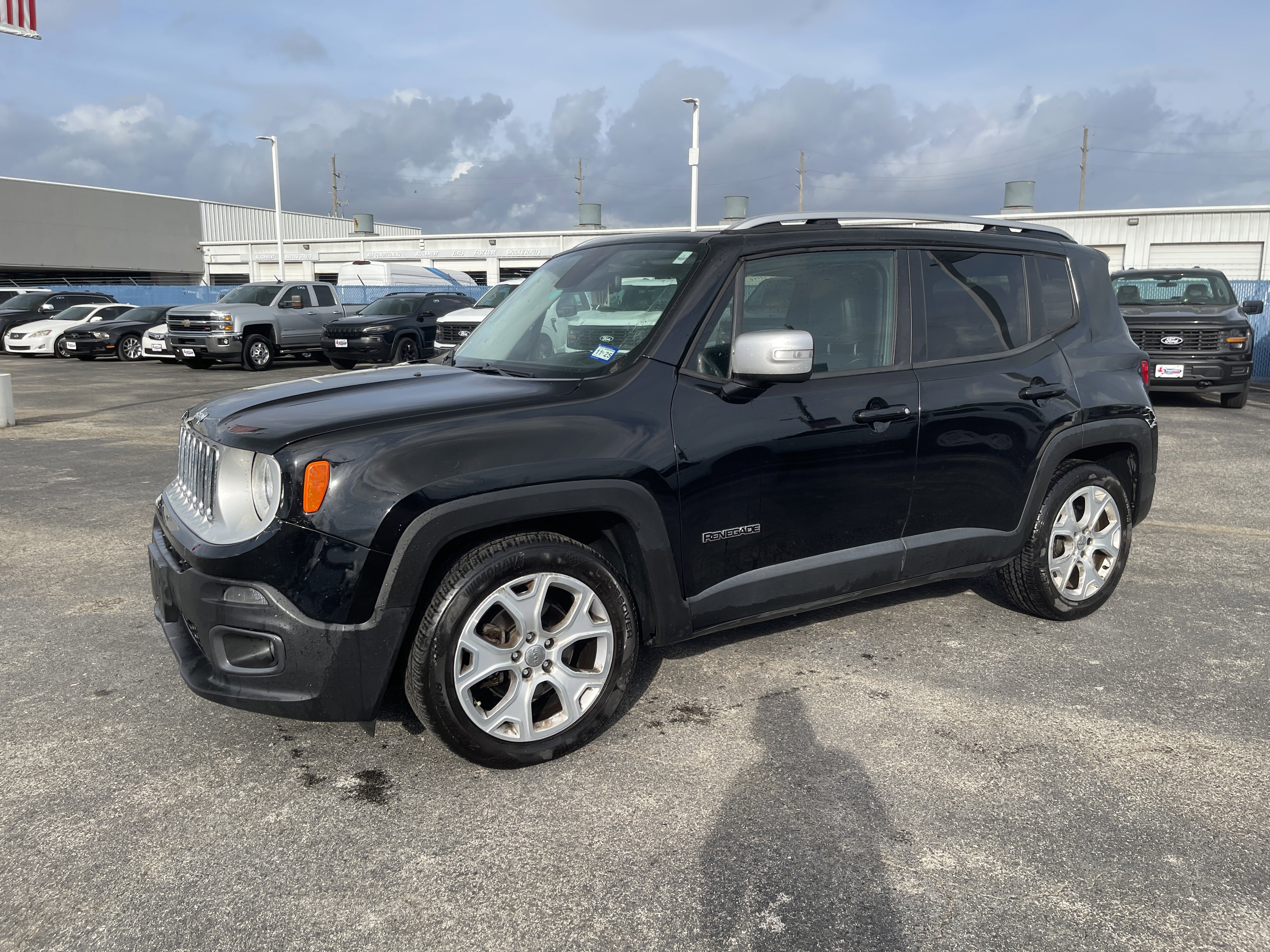 Used 2017 Jeep Renegade Limited image 4