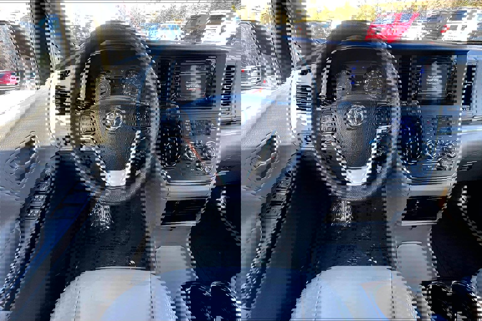 Used 2015 Toyota Sienna LE image 5