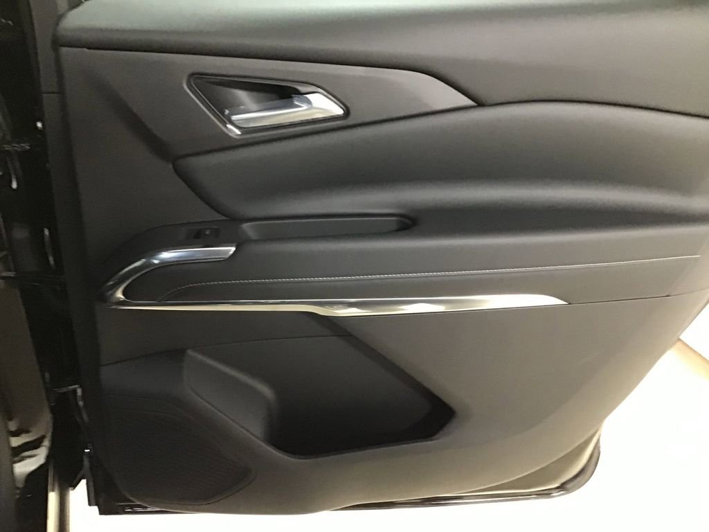 New 2026 Chevrolet Traverse LT w/ Sun and Wheel Package image 9