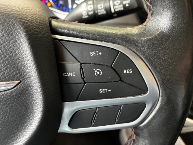 Used 2020 Chrysler Pacifica Touring-L FWD image 21
