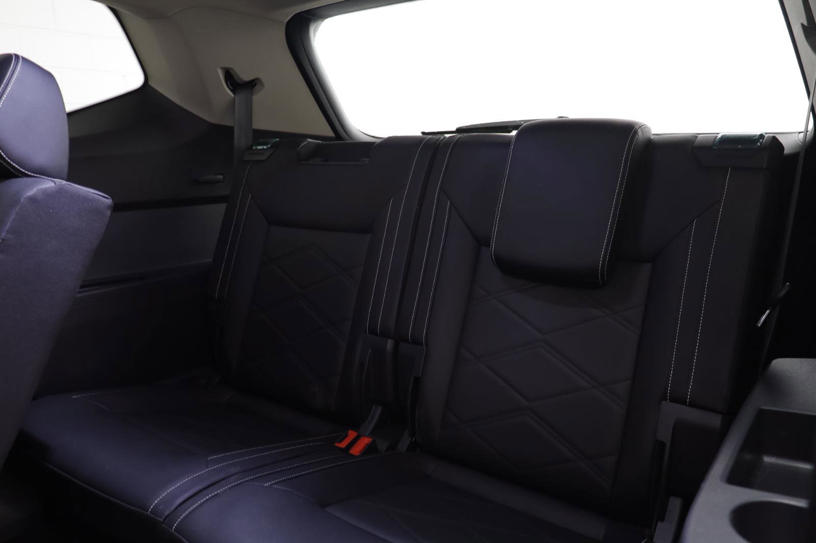 Used 2025 Volkswagen Atlas SE w/ Black Wheel Package image 13