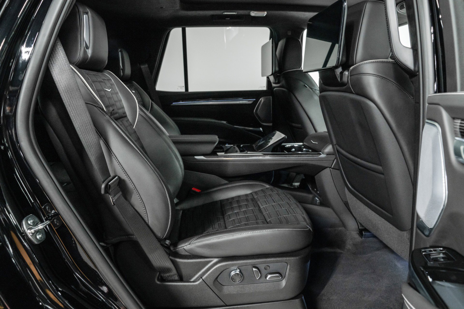 Used 2026 Cadillac Escalade V image 27